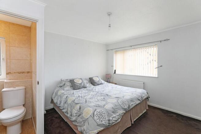 4 bed Detached for sale Image 9