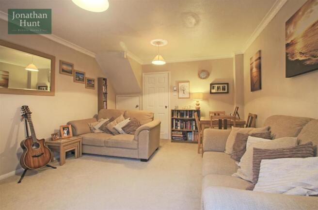 LIVING/DINING ROOM