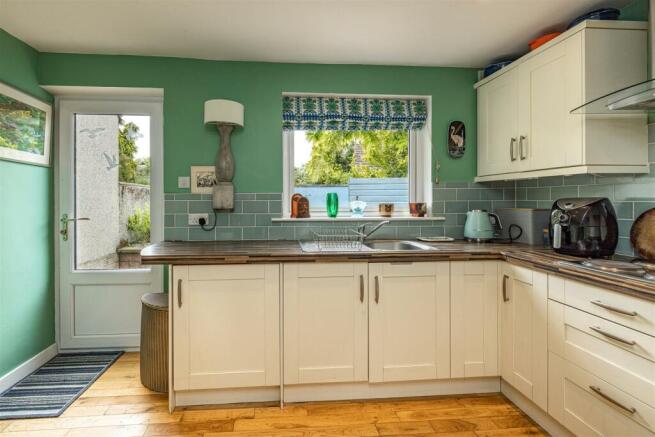 3 Douglas Court Denholm 25.JPG