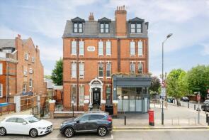 8, College Mansions, Winchester Avenue, Kilburn, London NW6 7TY