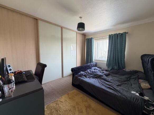 3 bed Semi-Detached for sale Image 8