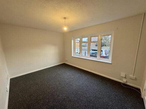 Living Room (1/2)