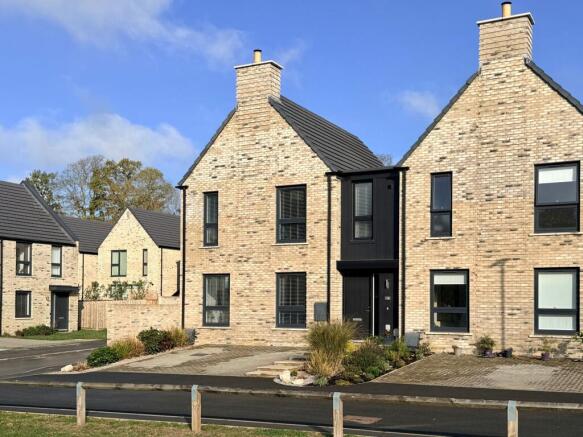 3-bed detached on Juno Gardens, Highworth, SN6, £425,000