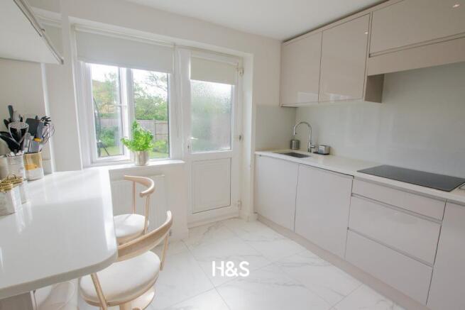 3 Cornbury - Kitchen.jpg