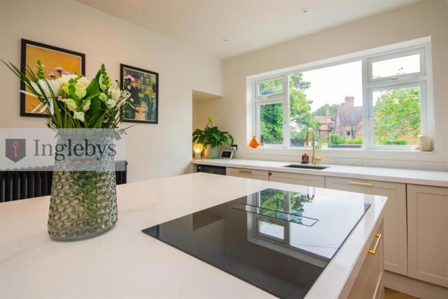 4 bed Detached for sale Image 10