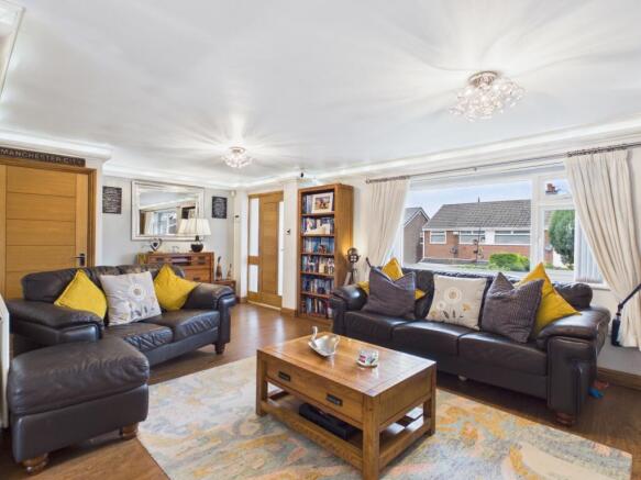 CAM03729G0-PR0270-STILL003