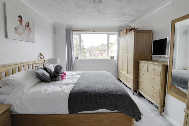Bedroom 1.jpg