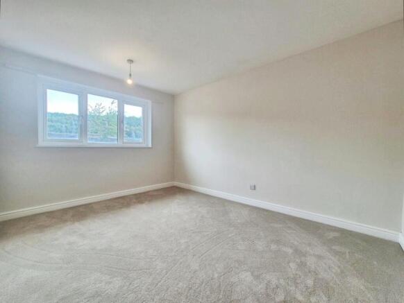 3 bed House to rent Image 9