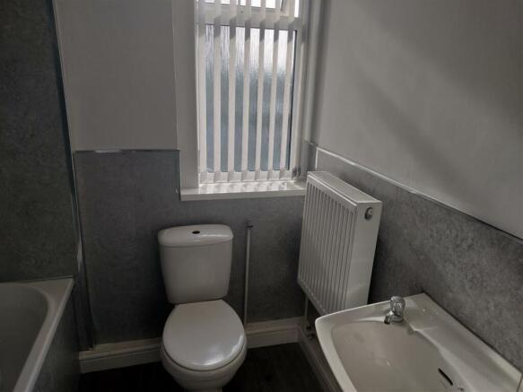34 brynglas bathroom.jpg