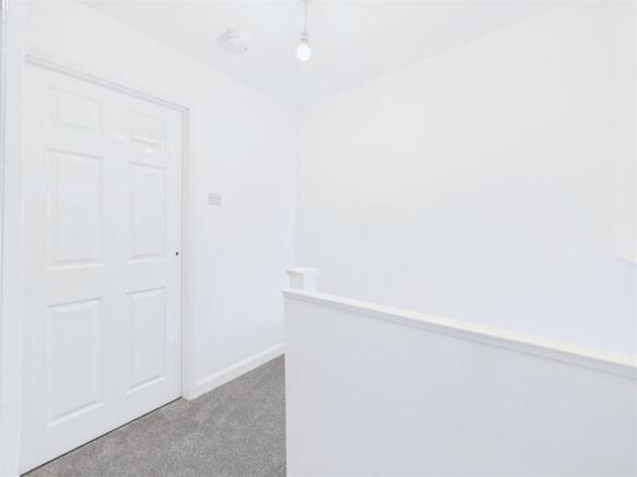 2 bed Apartment to rent Image 5