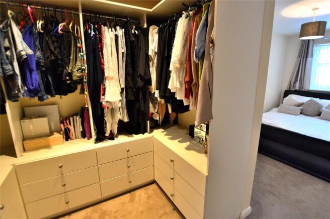 Dressing Area Bed 1