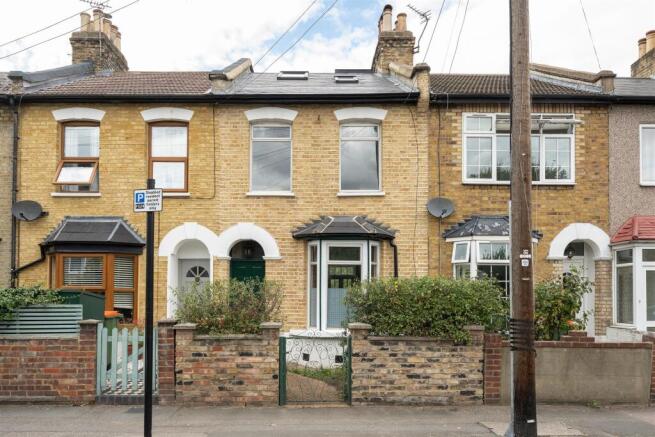 Chestnut Avenue, E7