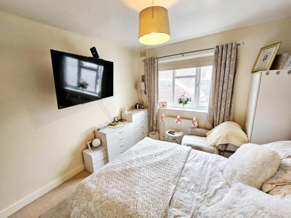 2 bed Flat for sale Image 7