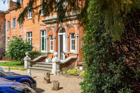 Lavershot Hall, Windlesham GU20