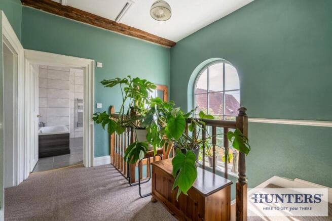 5 bed Semi-Detached for sale Image 11