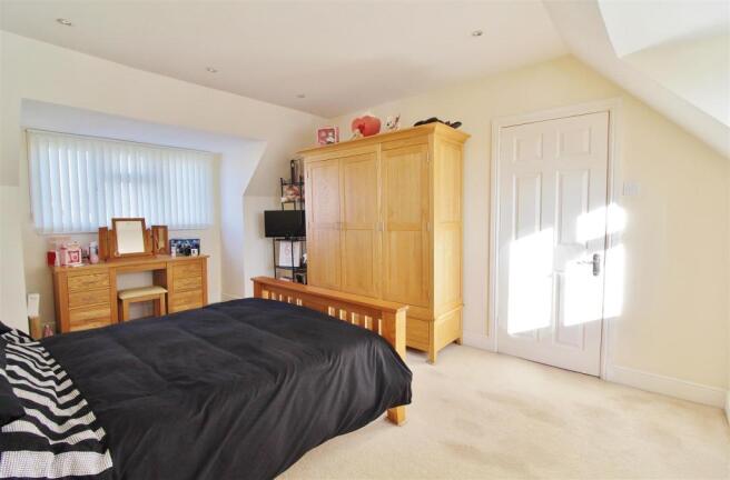 Bedroom 1 Photo 2