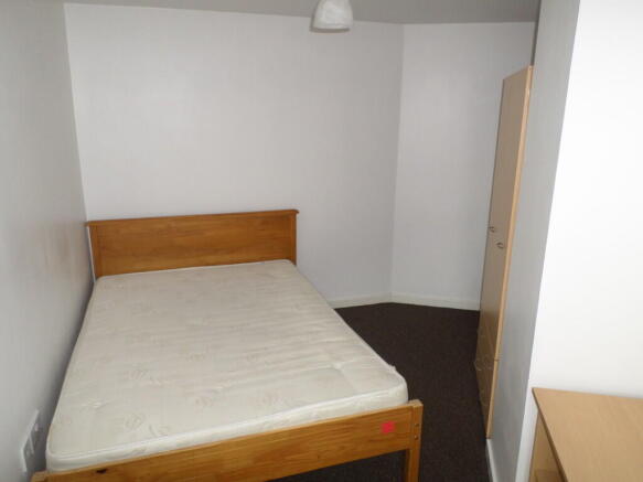 2 bed Apartment to rent Image 4