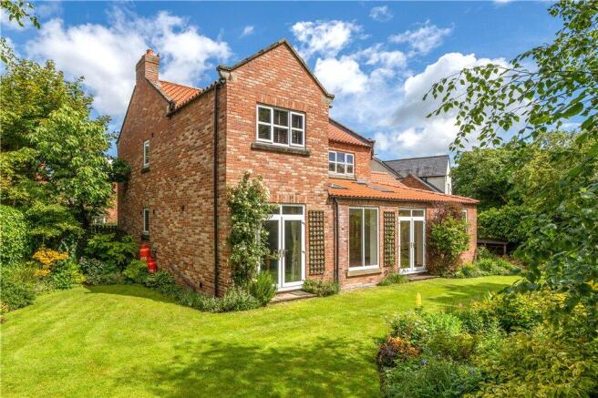 4 bed Detached for sale Image 11
