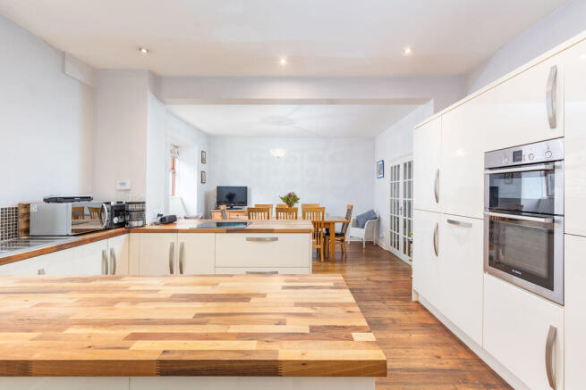 5 bed Barn Conversion for sale Image 7