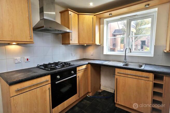 Spruce Road, Nuneaton, CV10 0LN photo 4