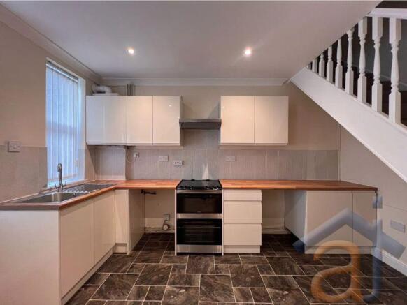 Kitchen Photo 1