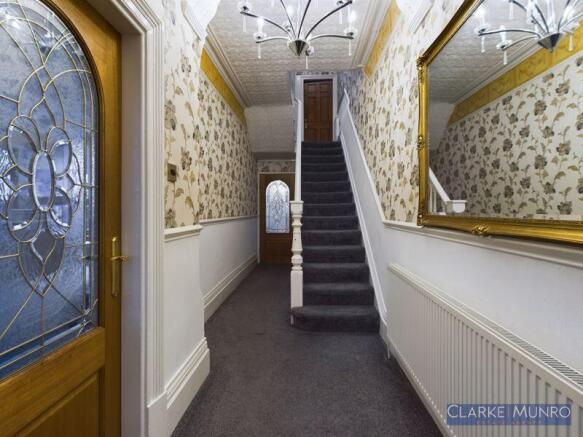 5 bed Semi-Detached for sale Image 8