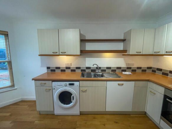 Kitchen (2)
