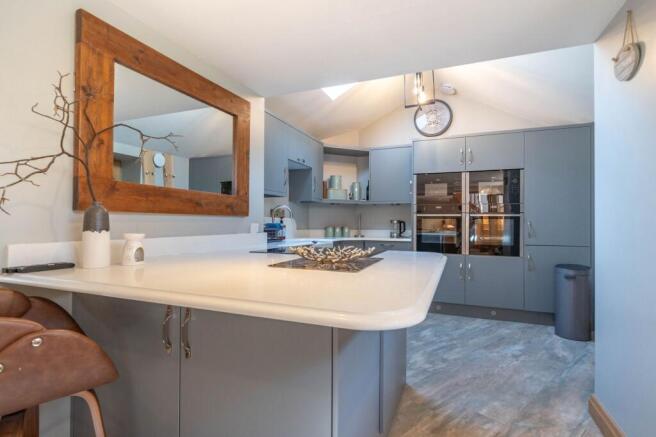 OPEN PLAN LIVING AREA