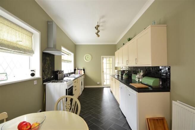 Kitchen/ Breakfast Room