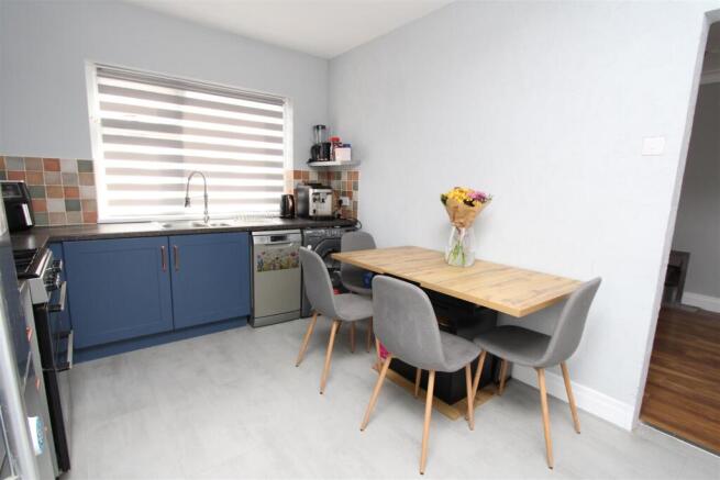 3 bed Semi-Detached for sale Image 6