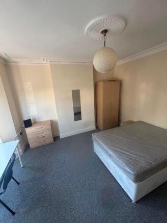 Bright, neutral double bedroom with decorative ...