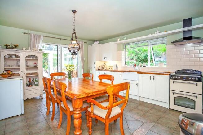 Kitchen 1.jpg