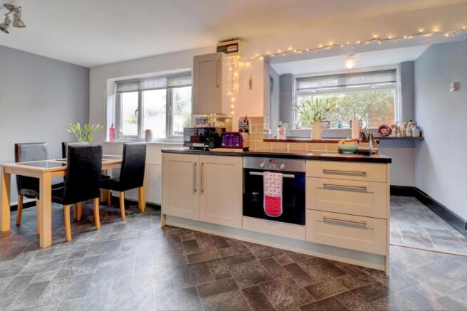 Kitchen 2.jpg