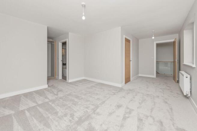 5 bed Detached for sale Image 10