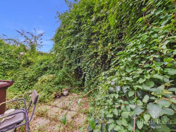 3 bed Semi-Detached for sale Image 6