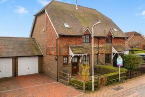 2, Fulmar Mews, Folkestone CT18 7TE