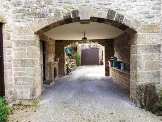 Driveway/Garage