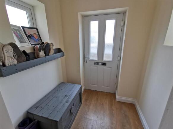 29 Channel View, Entrance porch.jpg