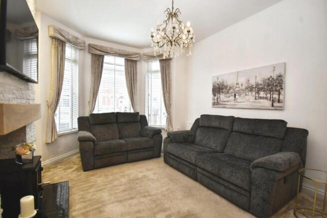 3 bed Garages for sale Image 7