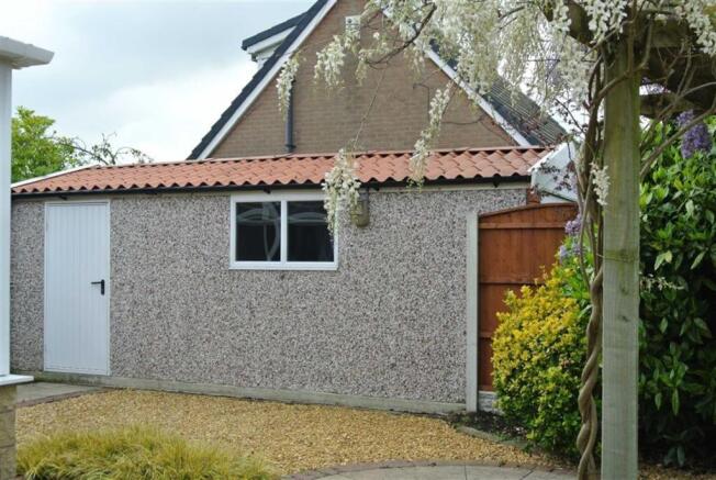 Garage & Driveway