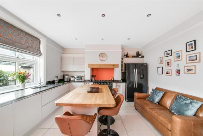 Kitchen 1.jpg