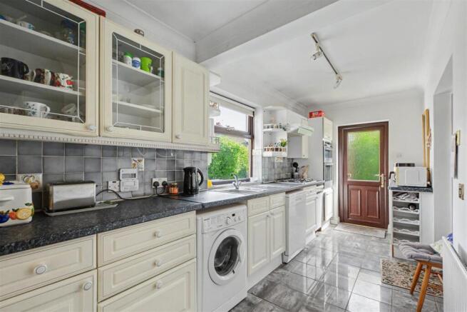 Kitchen_2.jpeg