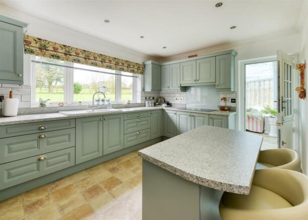 Heathmount-kitchen2.jpg