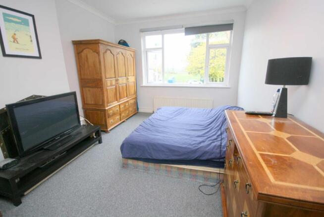 FRONT DOUBLE BEDROOM