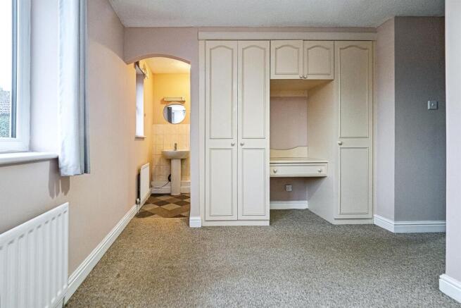 3 bed Terraced for sale Image 8