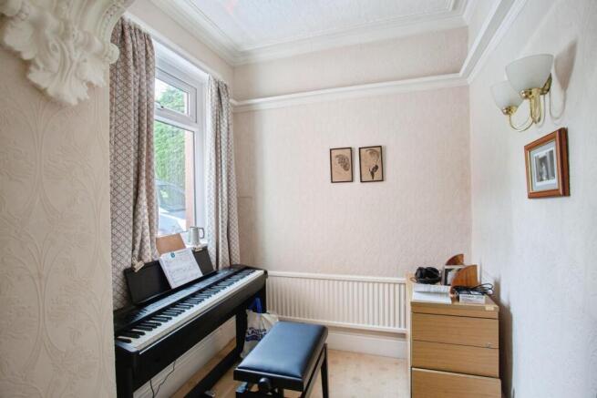 4 bed Detached for sale Image 11