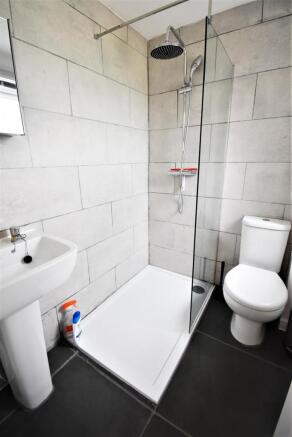 En-suite to Master