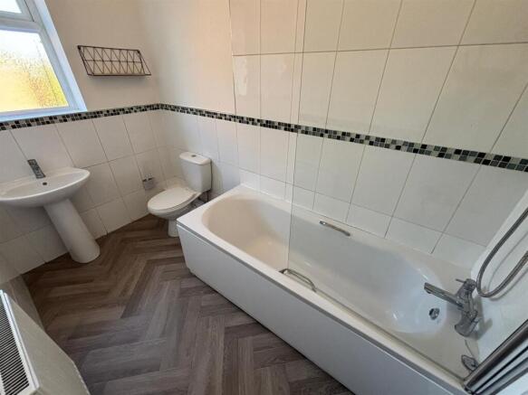 2 bed Terraced to rent Image 10