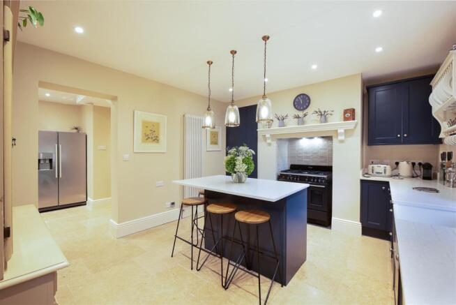 Kitchen 2.jpg