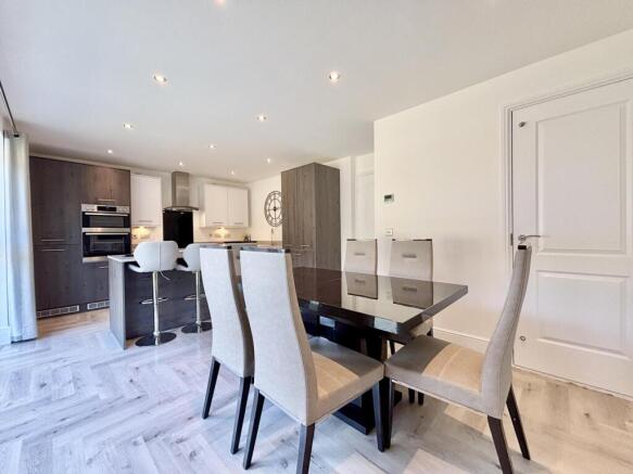 4 bed Detached for sale Image 5